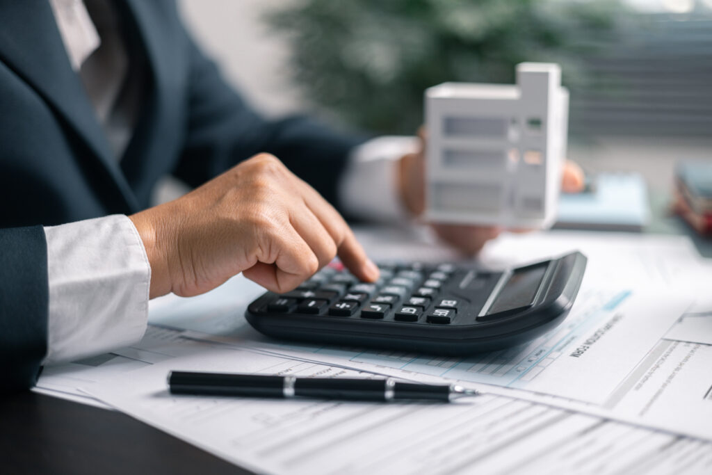 Calcul fiscal et TVA marchand de bien